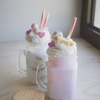 čokoládové srdiečka na tortu, dekorácia srdiečka na tortu, jedlá dekorácia na tortu, 