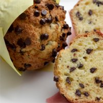 čokoláda do muffinov, tmavá čokoláda, kvalitná čokoláda, muffiny s kúskami čokolády, čokoládové muffiny, cupcake s čokoládou, čokoládové cupcake,