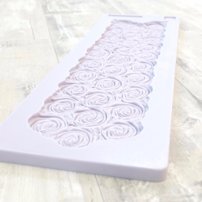 KD Piped swirl border