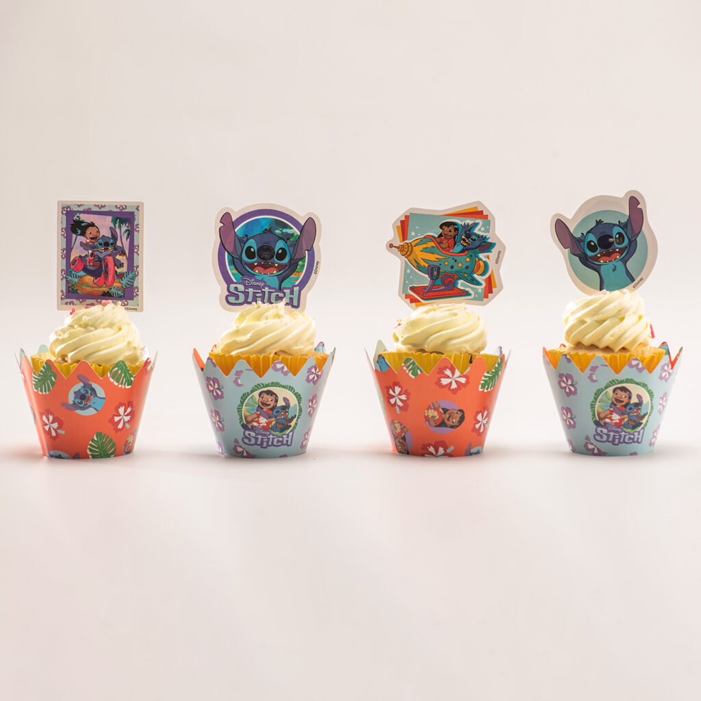 sada košíčkov na muffiny s farebnými zápichmi vhodné na detskú oslavu s motívom rozprávky STITCH